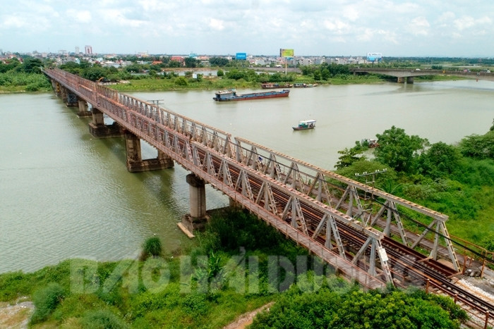 [Photos] Beauty of Phu Luong iron bridge